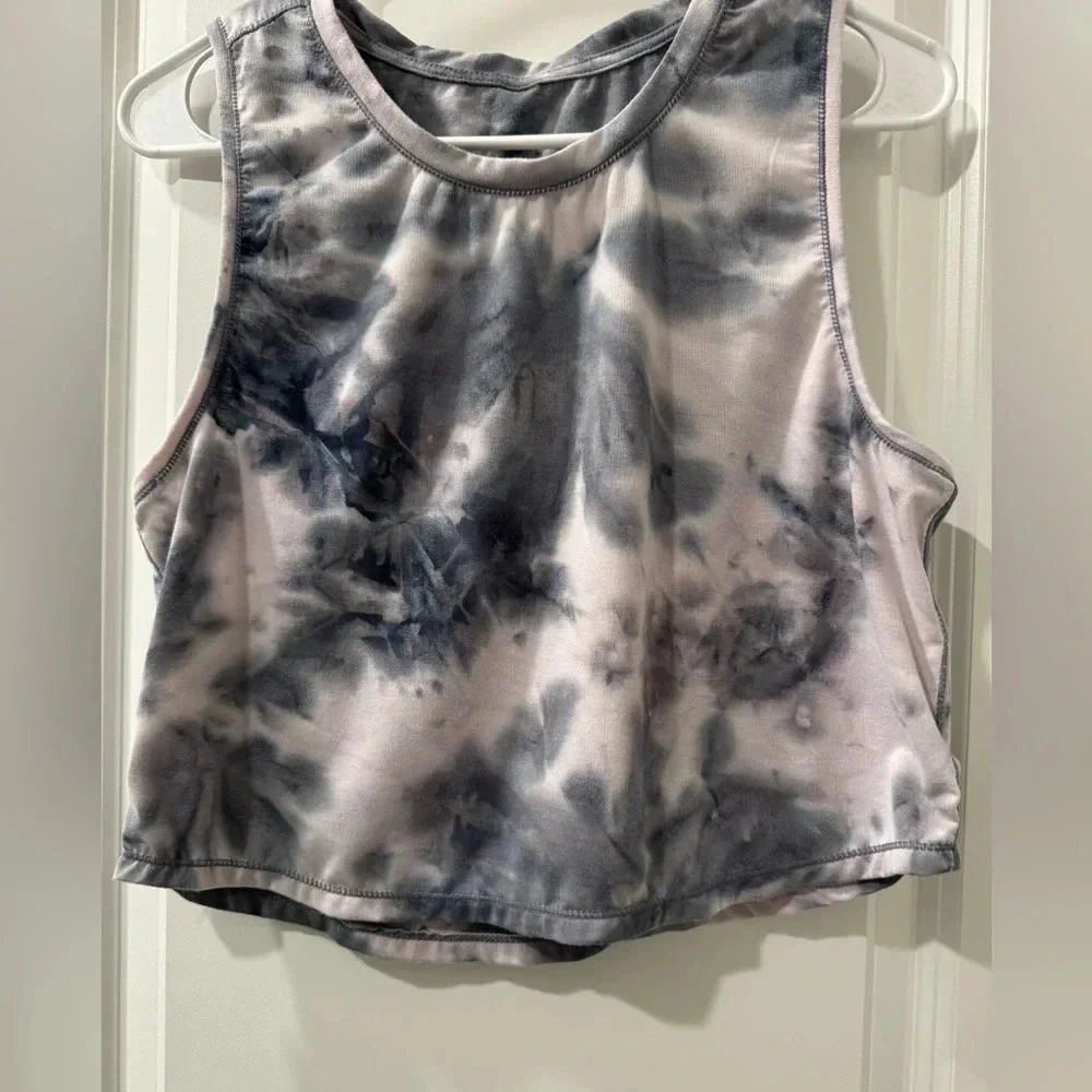 Workout tank top bundle | Purple and tie dye - Picture 4 of 7